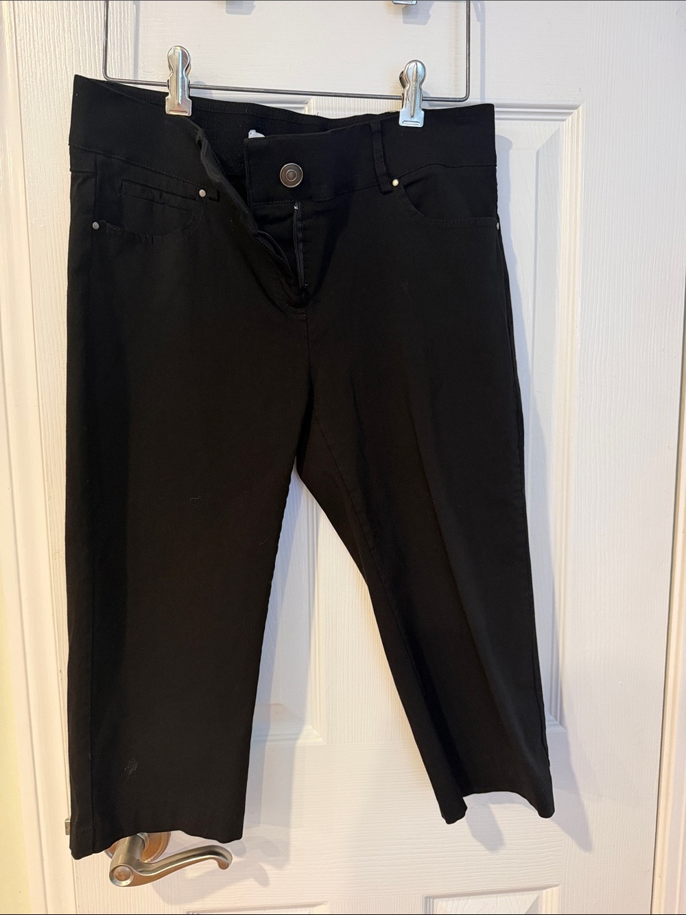 Women's Black Cropped Stretch Jeans - Classic Capris